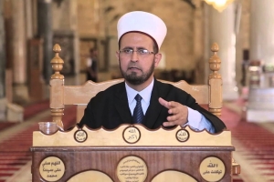 القاضي إياد العباسي يُبعد نصف عام عن الأقصى