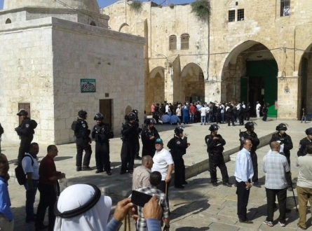 عشرات المستوطنين يقتحمون المسجد الأقصى