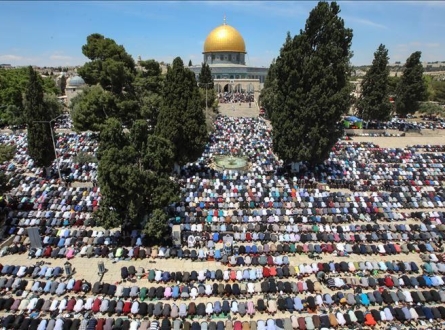 35 ألف مصل يؤدون صلاة الجمعة بالأقصى