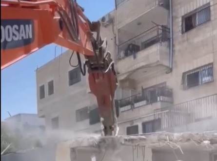 الاحتلال يجبر مقدسيا على هدم منزله في صور باهر